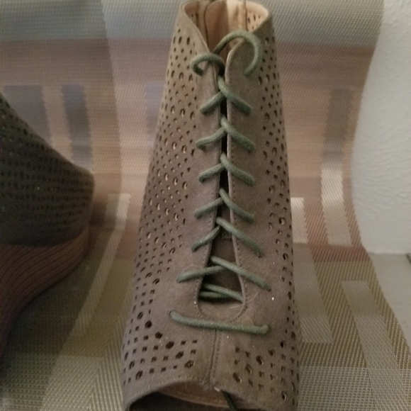 Ladies Shoes - Picture 3 of 3